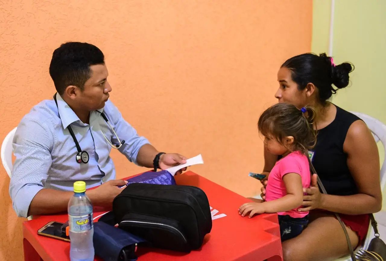 Médico indígena do Acre compõe equipe que realiza atendimento em terras Yanomamis