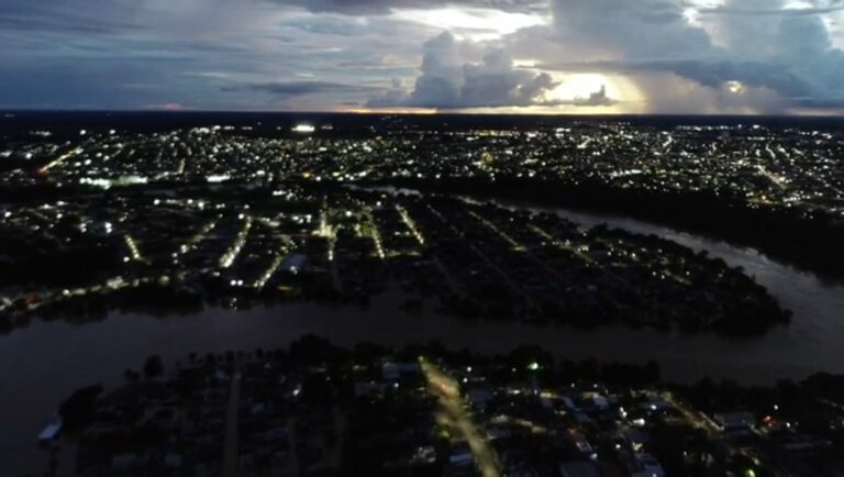 Michael Jackson faz imagem impressionante da enchente na capital acreana