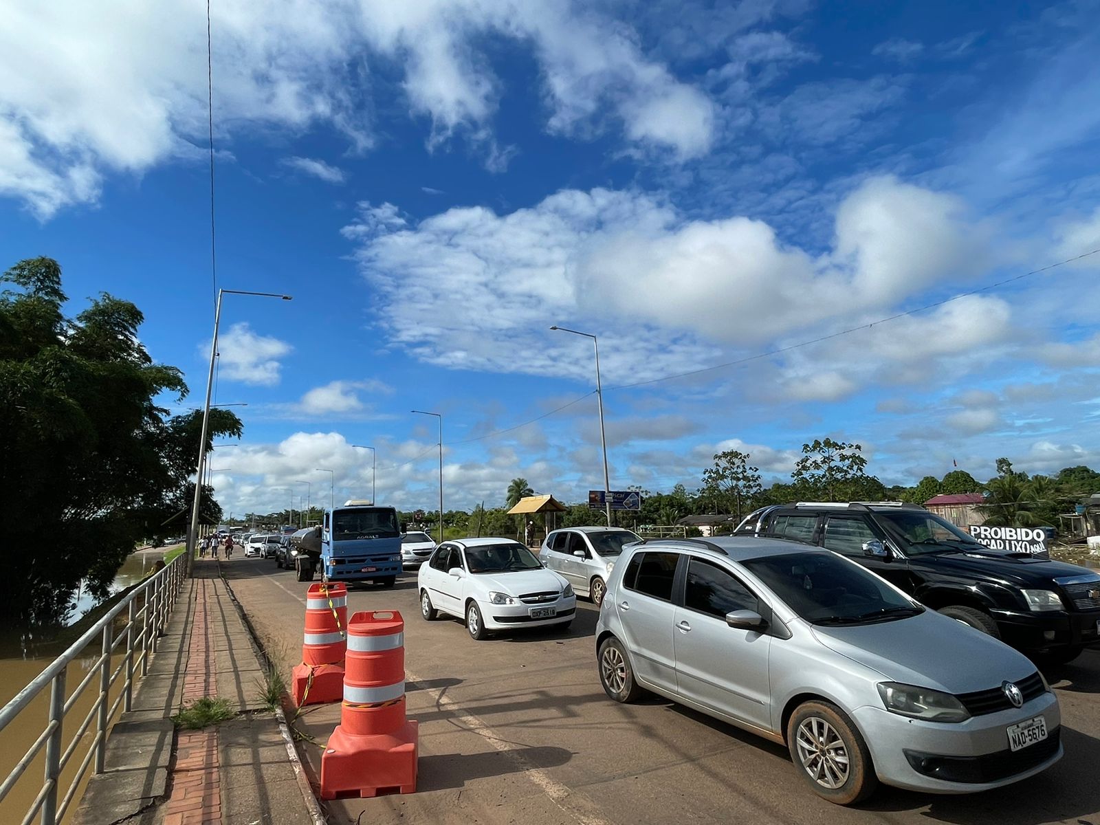 Engarrafamento quilométrico é registrado na 4ª ponte de Rio Branco