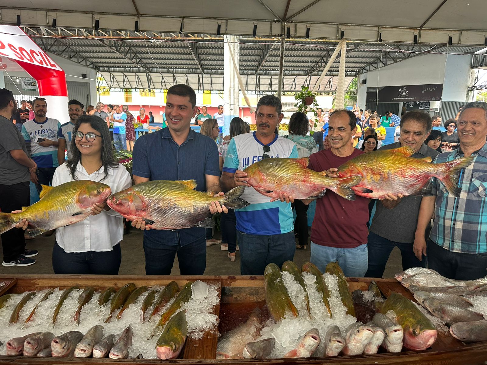 “Prefeitura aquecendo a economia”, diz Nicolau na abertura da Feira do Peixe no Juruá