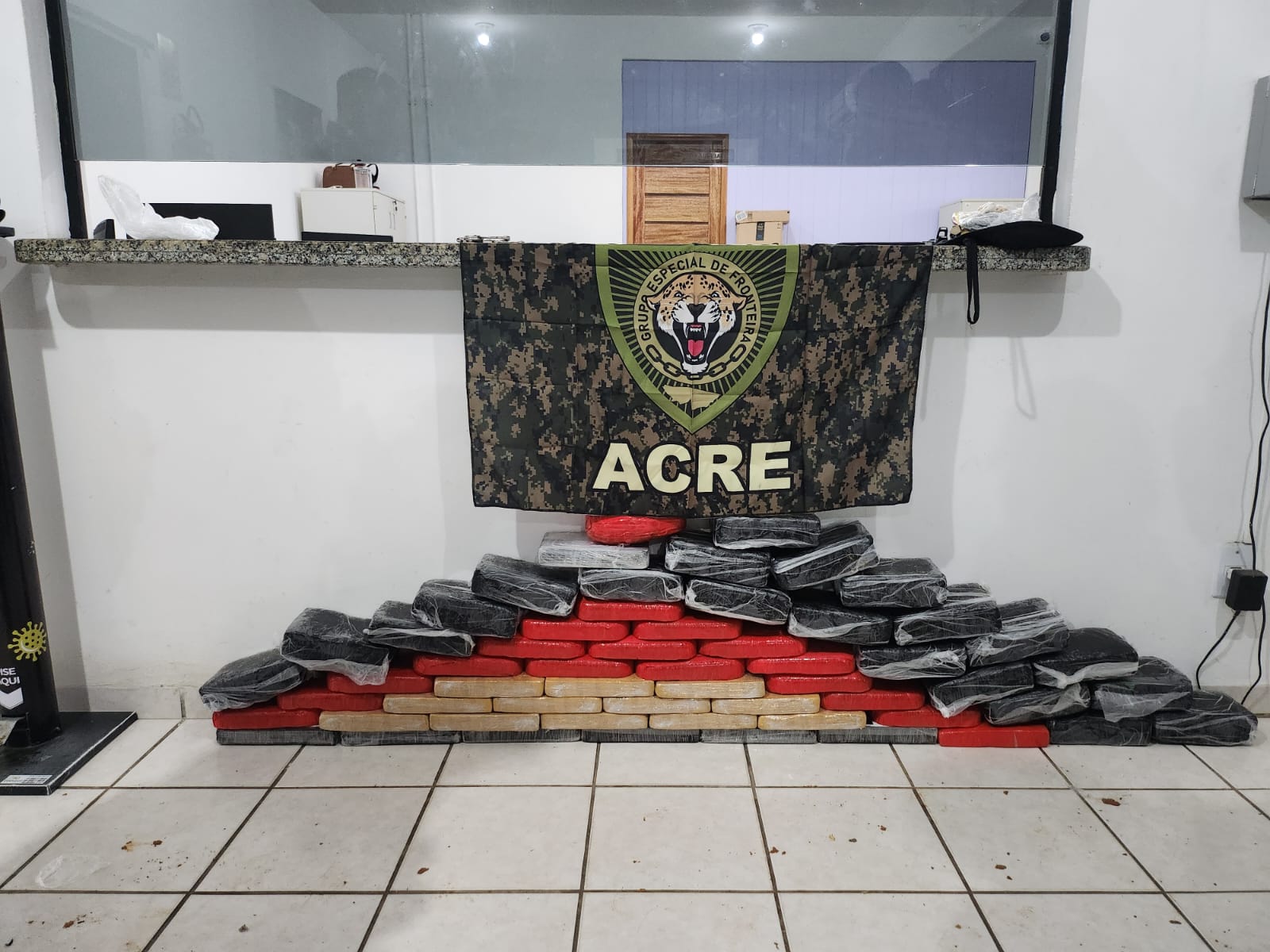 Estrangeiros são presos no Acre com mais de 60 kg de cocaína
