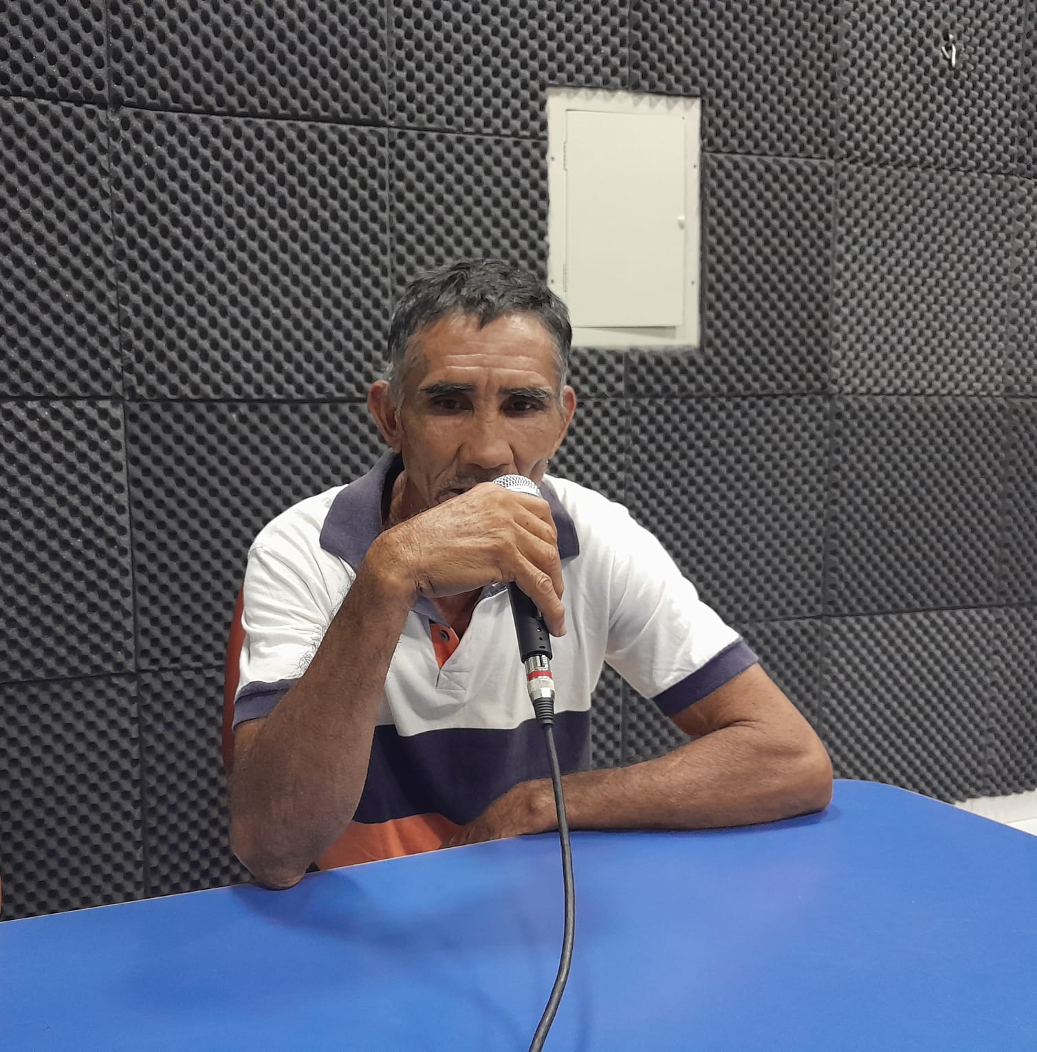 “É triste ver o filho pedindo pão e não ter nada”, diz idoso que pede ajuda no Acre