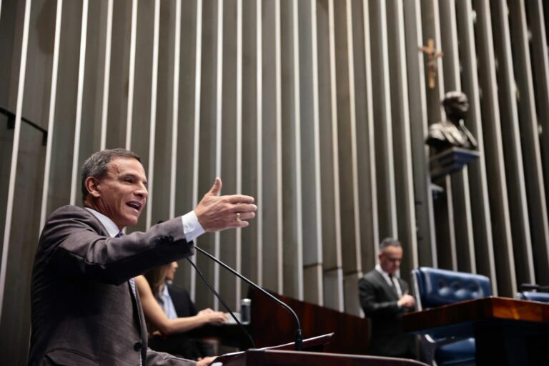 Bittar diz que embargo de fazendas e apreensão de gados no Acre é “ato autoritário” do governo federal