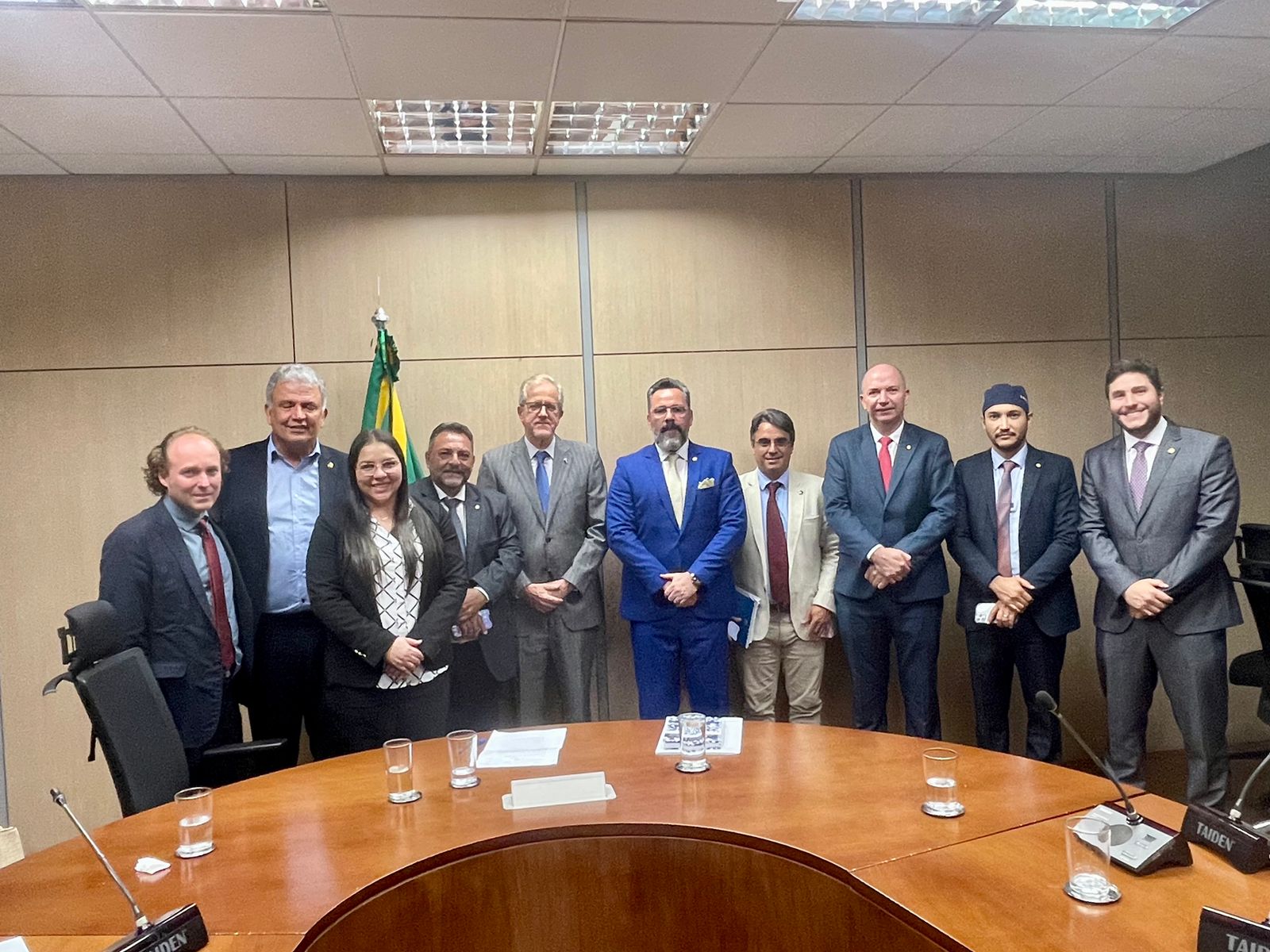 Alan Rick mobiliza parlamentares do Norte por suspensão dos bloqueios das madeireiras
