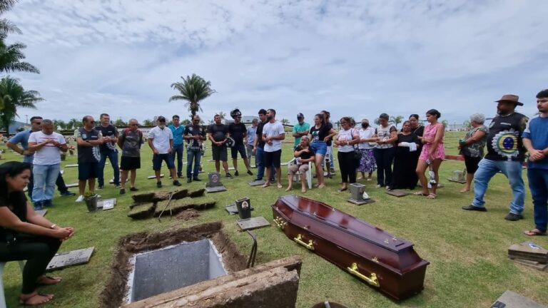 Com homenagem emocionante, fundador do grupo Selva 90 Ă© sepultado no Acre; VĂDEO