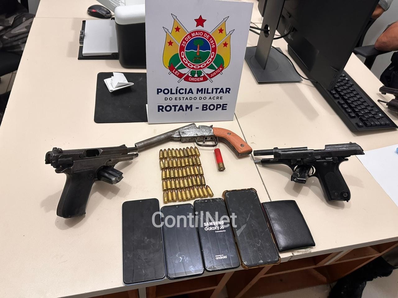 Rotam prende trio com armas de fogo, munições e recupera casa tomada por faccionados na capital