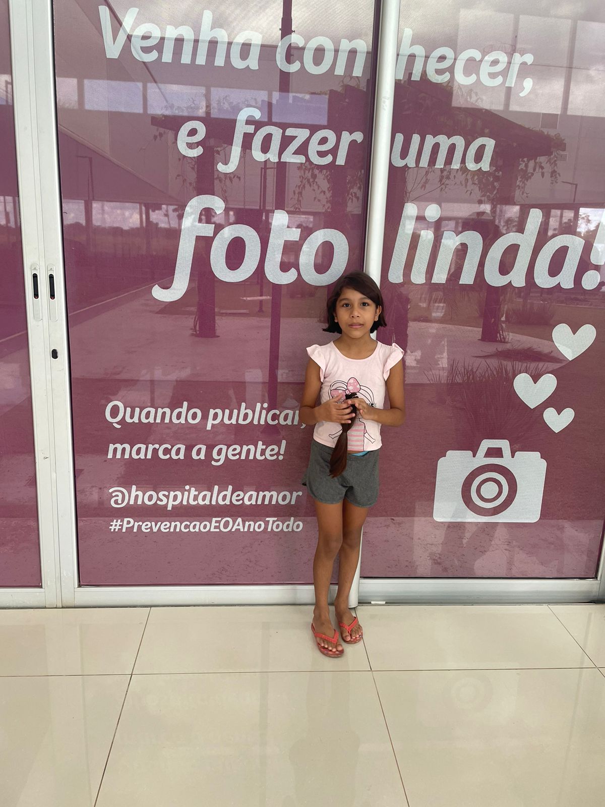 Pela 2ª vez, criança de 8 anos doa cabelos para pessoas com câncer em Rio Branco