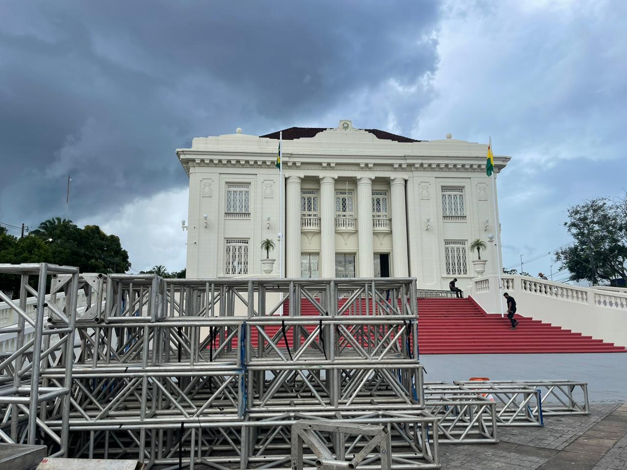 Palco para o show de Joelma já começa a ser montado em Rio Branco