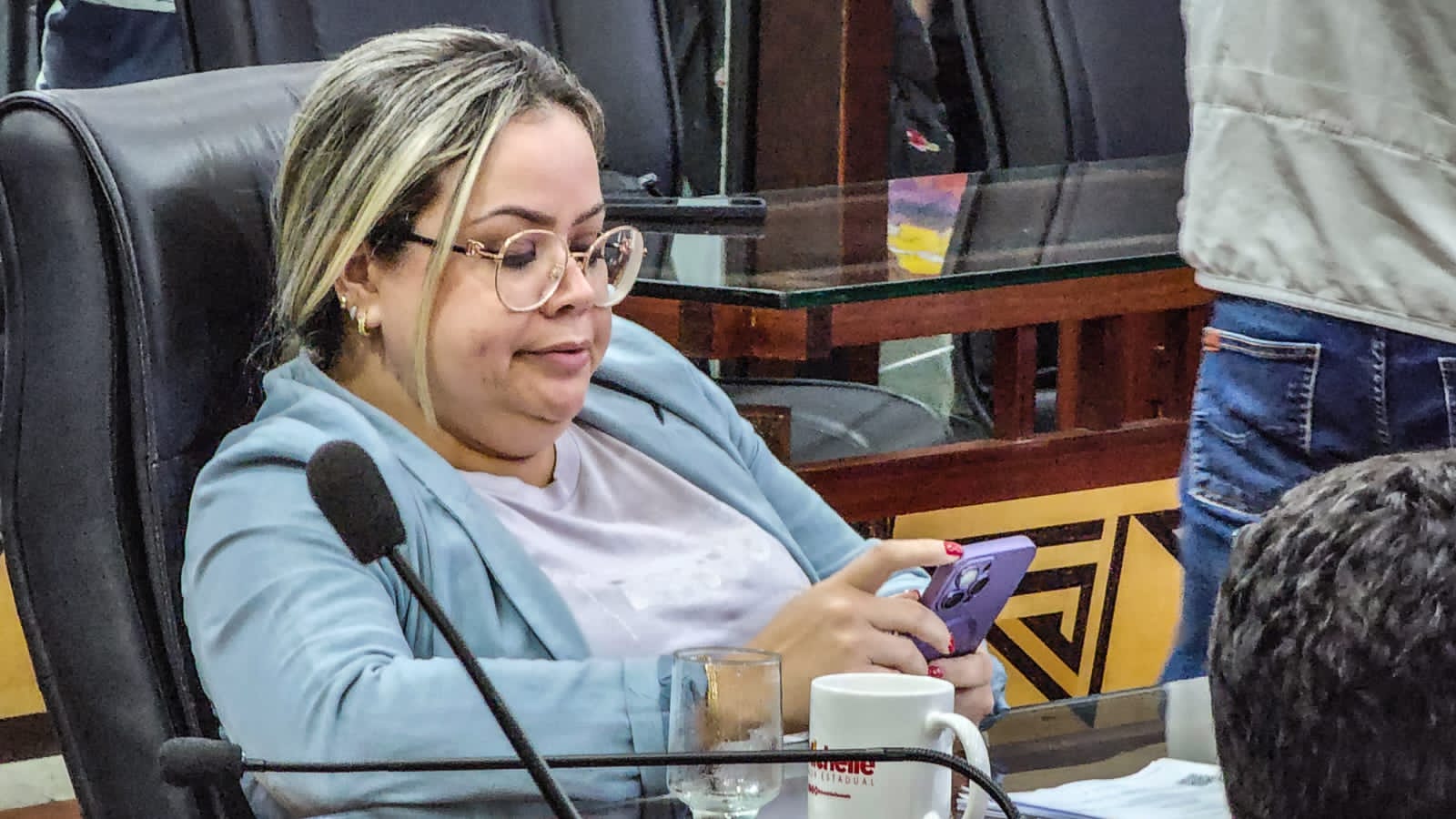 Michelle vota a favor de emenda que aumenta valor dos plantões dos técnicos da Saúde