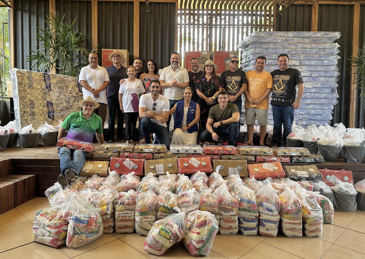 Alan Rick entrega donativos para distribuição aos atingidos pelas cheias