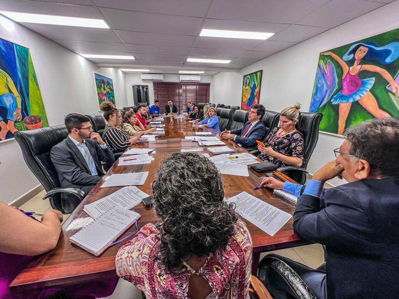 Aleac reúne autoridades e associações para debater melhorias no tratamento do autismo