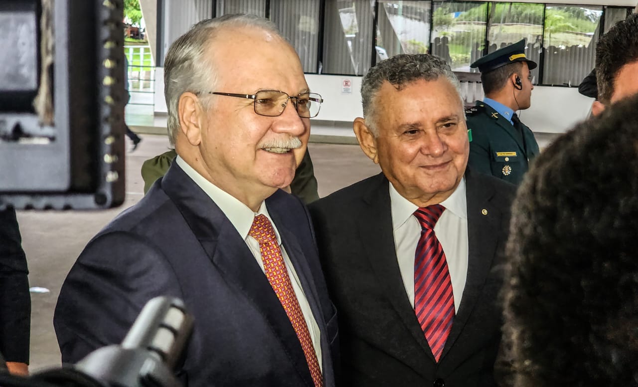Ministro do STF, Fachin chega ao Acre e é recebido por Gladson e magistrados; FOTOS