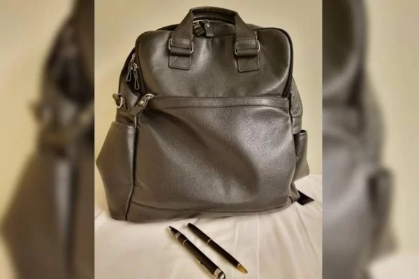 Após ter mochila trocada, mulher escreve carta a ladrão: “Se deu mal”