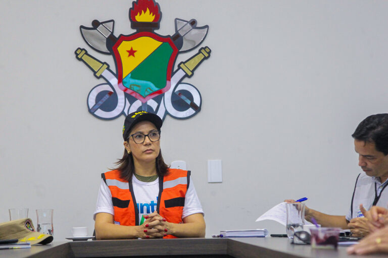 Mailza reúne equipe do governo para tratar sobre retorno das famílias atingidas pela alagação