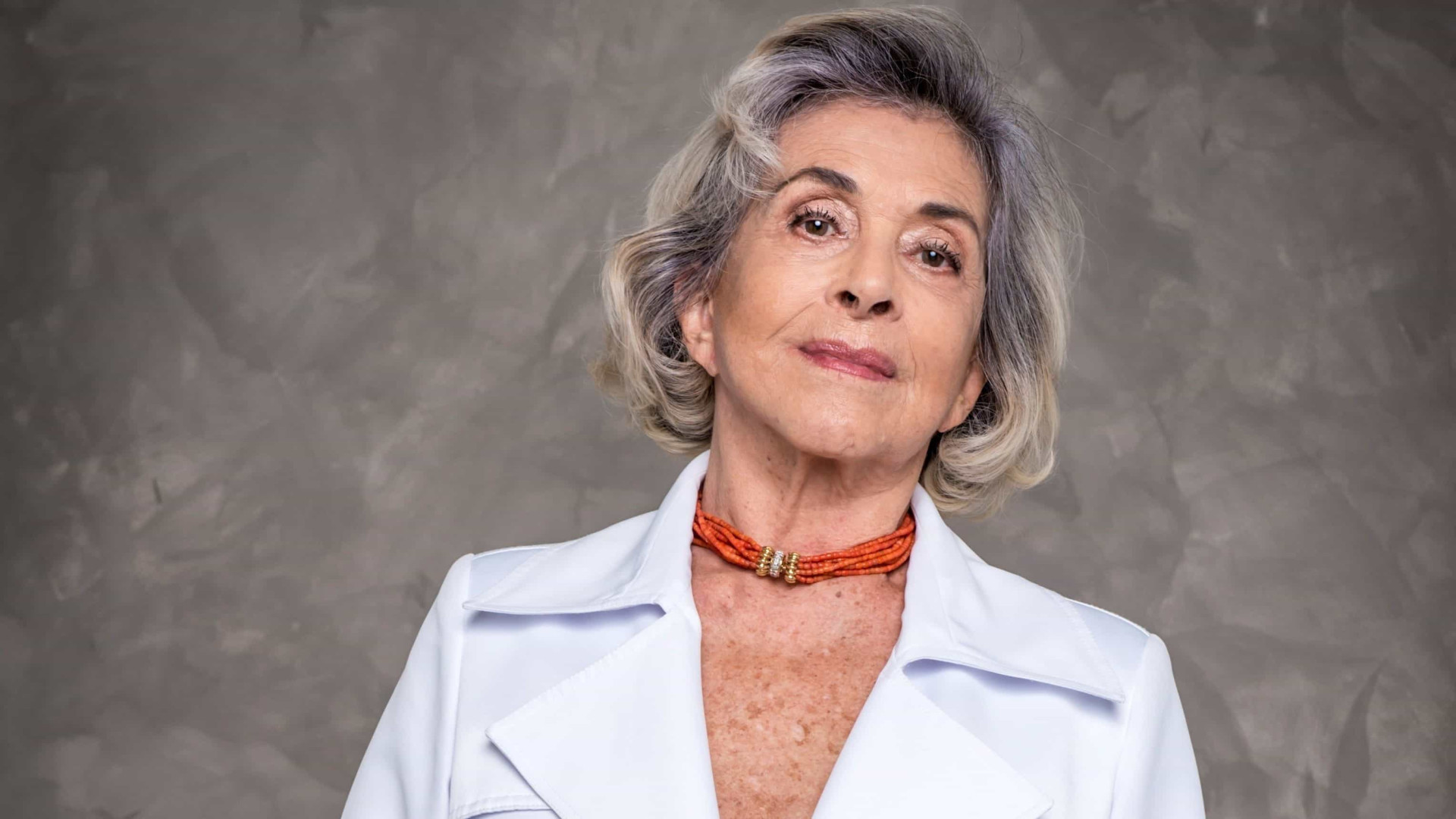 Betty Faria revela que tem contrato vitalício com emissora