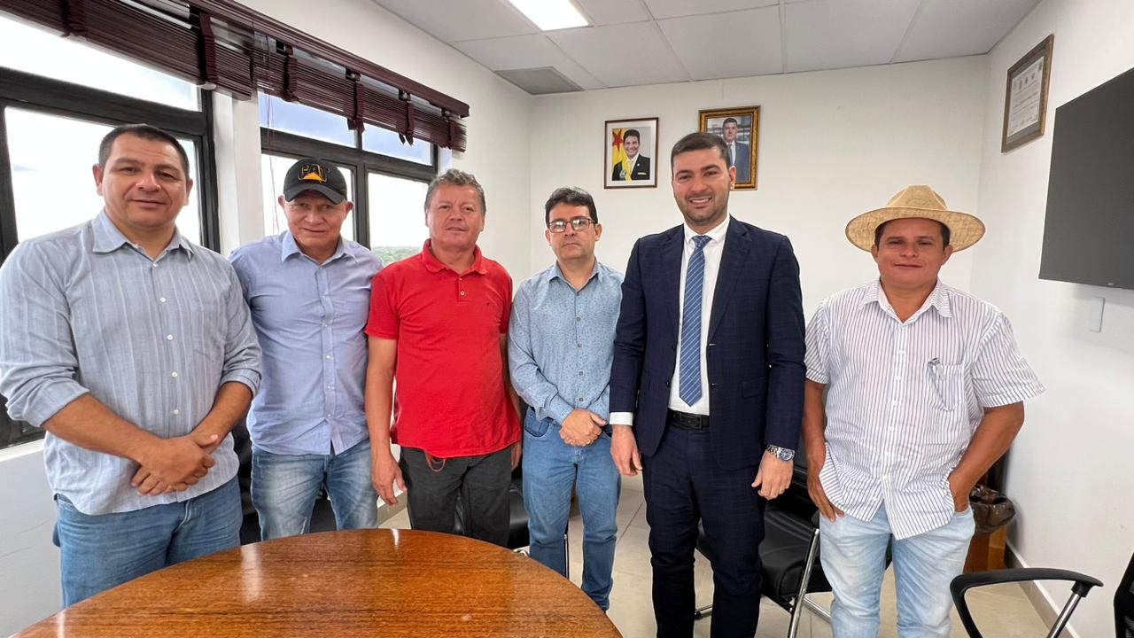 Recebidos por Nicolau, vereadores de Epitaciolândia pedem apoio para recuperação de ramais