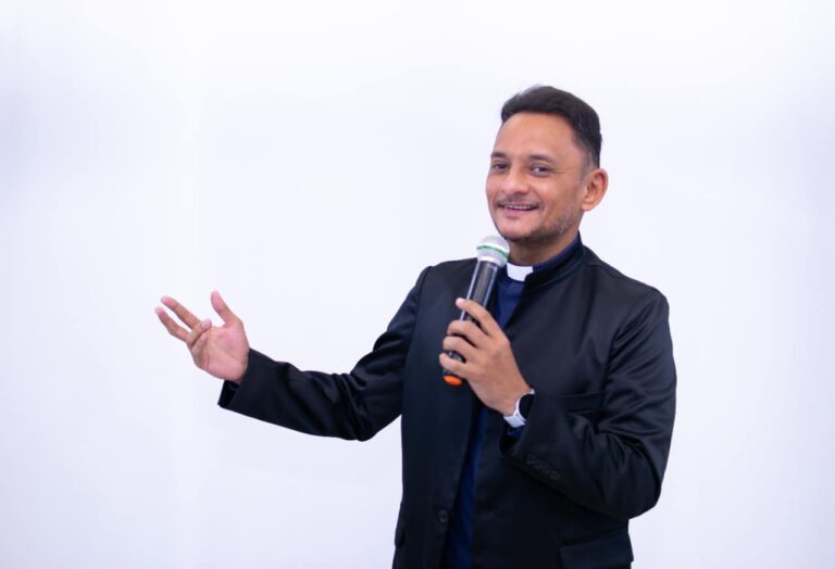 Padre realiza especial Roberto Carlos em Rio Branco; saiba mais