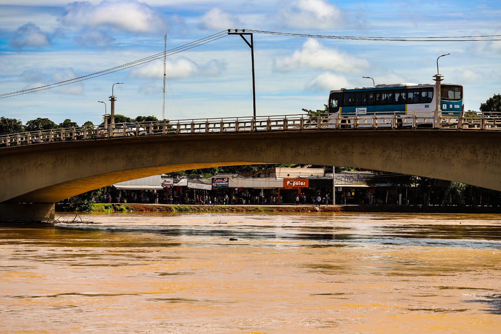 Após vazante do Rio Acre, ponte de concreto é liberada em Rio Branco