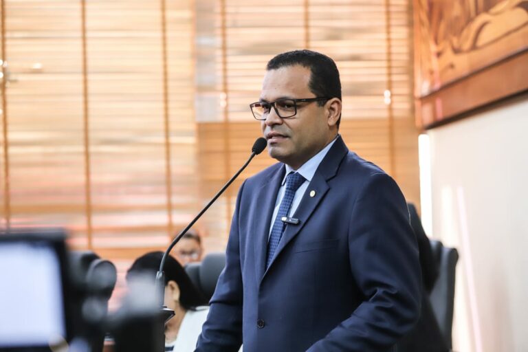 Tadeu se destaca como o nome da LOA e ajuda Governo a aprovar 10 bilhões para 2024