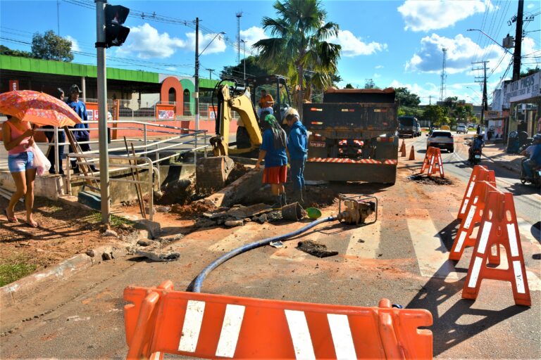 Prefeitura de Rio Branco age rapidamente na recuperação de adutora que rompeu na Avenida Ceará
