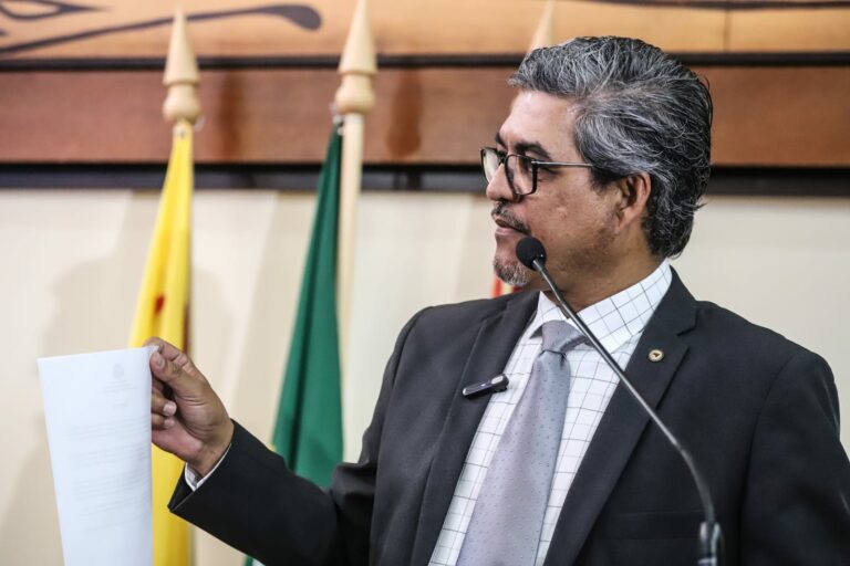 “Mais barato ir pra Paris”, diz deputado sobre valor das passagens para Cruzeiro do Sul