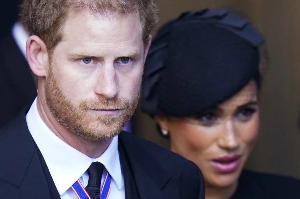 Harry e Meghan escaparam de acidente com paparazzi, diz porta-voz