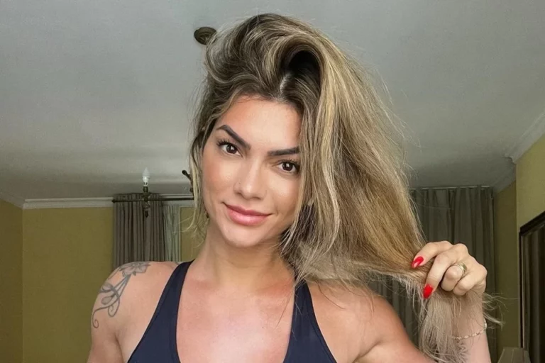 De fio-dental, Kelly Key esbanja bumbum perfeito e hipnotiza com corpaço sarado