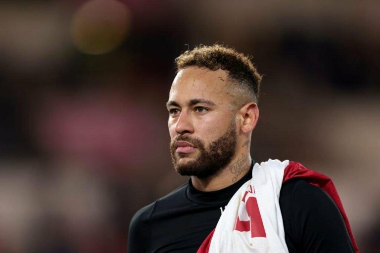 Jornal revela início de negociações entre United e PSG por Neymar