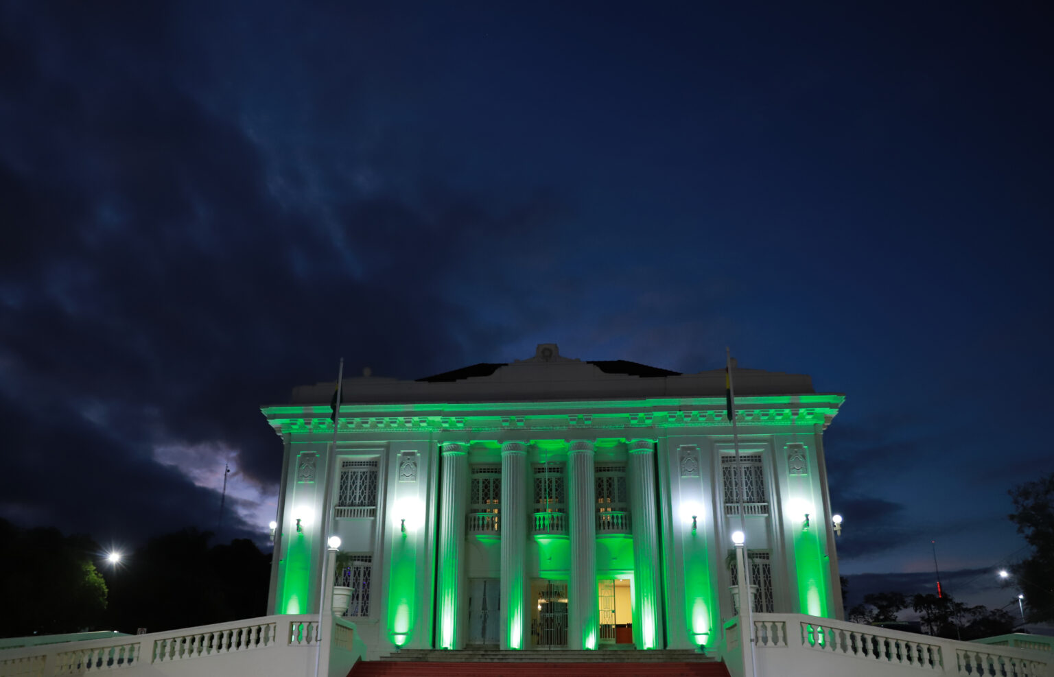 Palácio Rio Branco recebe iluminação especial de homenagem