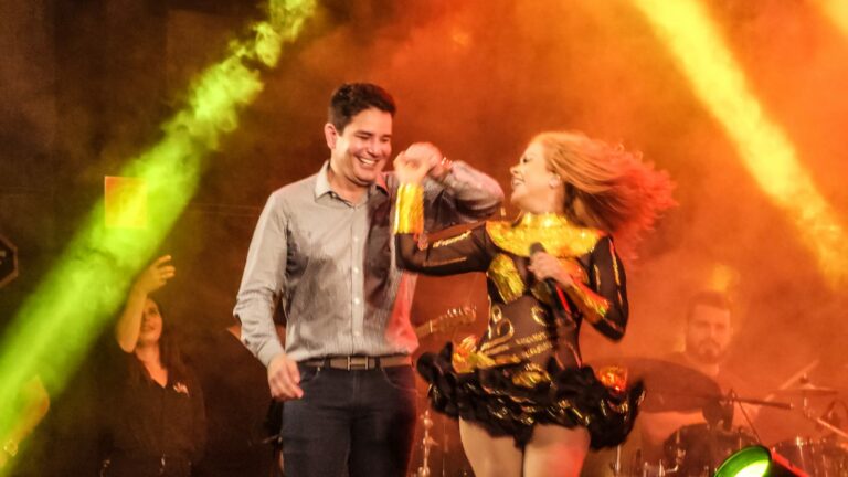 Gladson dança hit de sucesso ‘Voando pro Pará’ com Joelma; assista o vídeo