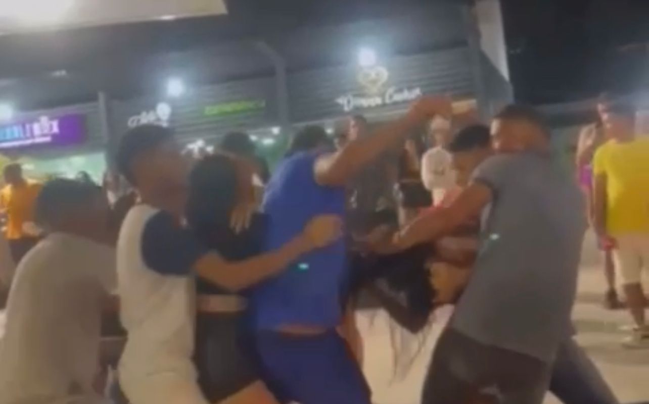 Mulheres trocam agressões em posto de gasolina de Cruzeiro do Sul; veja o vídeo
