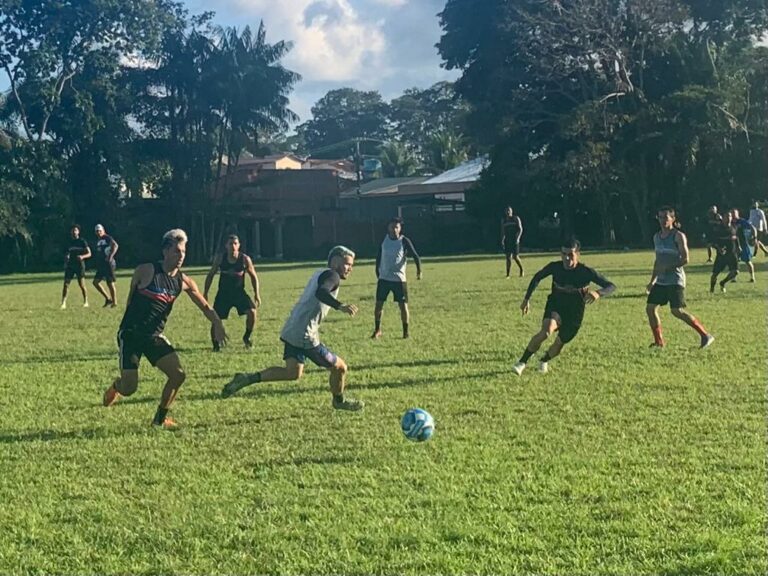 Zé Marco testa opções para poder definir titulares do São Francisco
