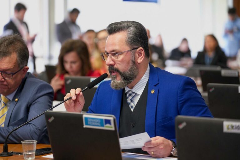 Ministro das Comunicações elogia Alan Rick pela destinação de recursos para melhoria da internet no Acre