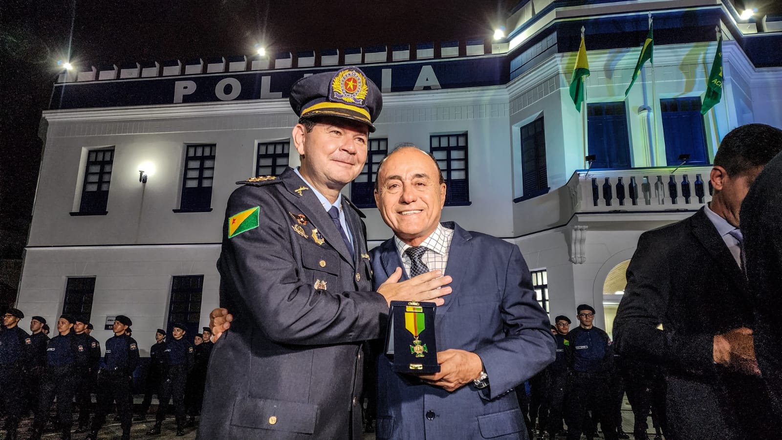 Bocalom recebe medalha de honra durante solenidade dos 107 anos da PMAC