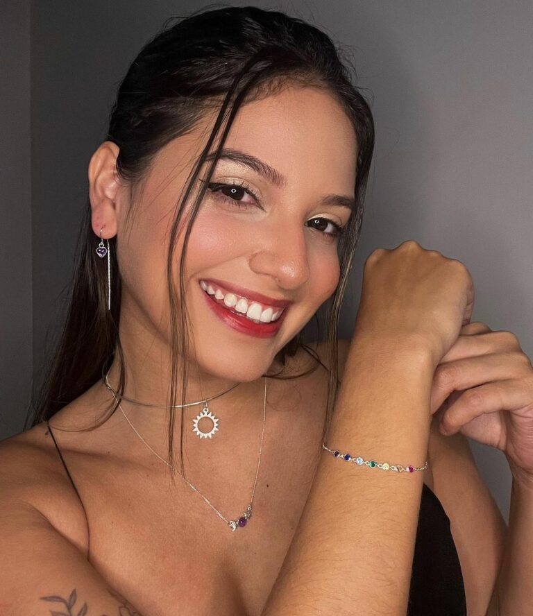 “Criada por duas mães”: história de influencer acreana ganha destaque nacional; VÍDEO