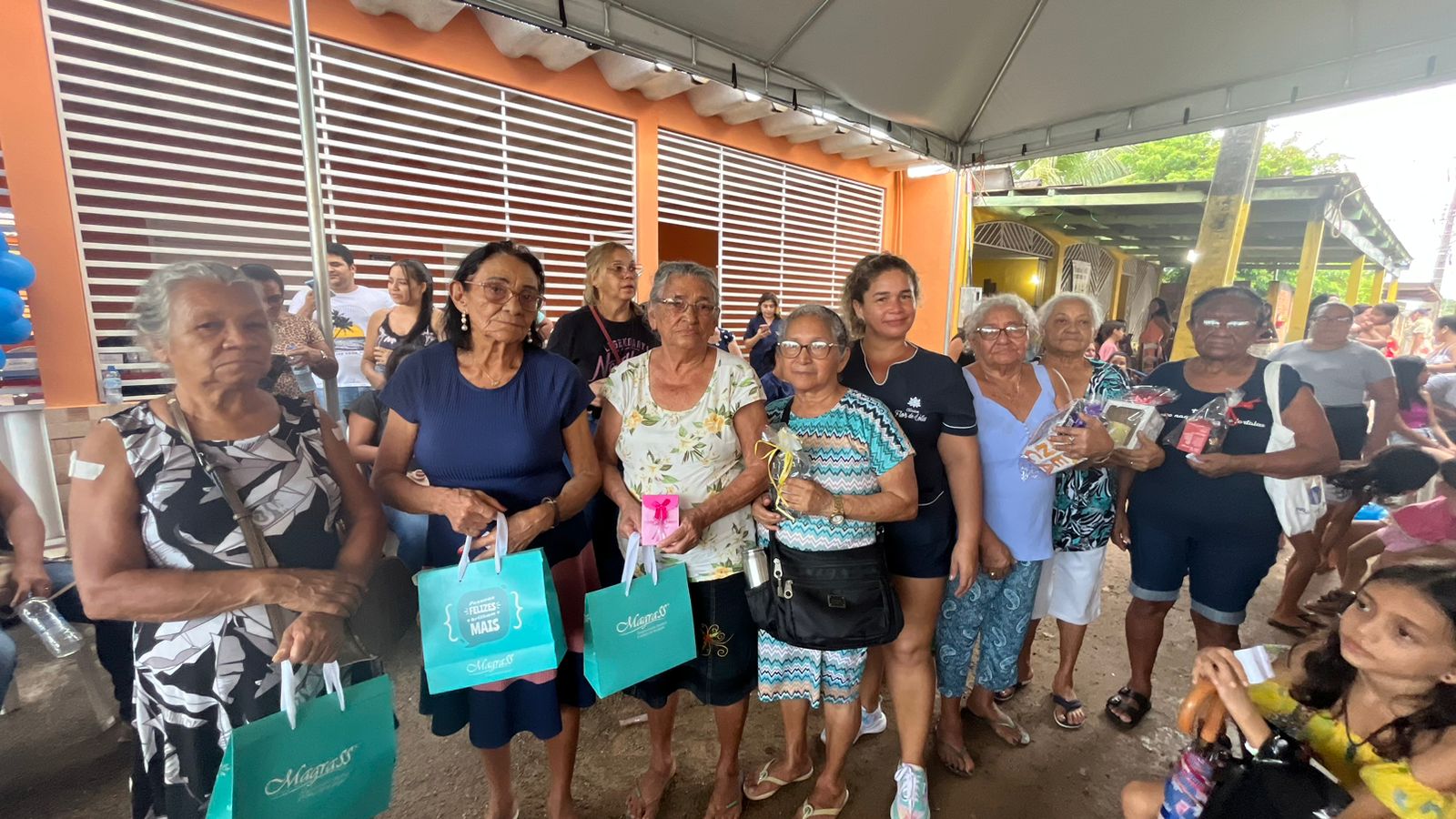 Projeto social Flor de Lótus realiza ação em comemoração ao dia das mães no bairro Bahia Palheiral