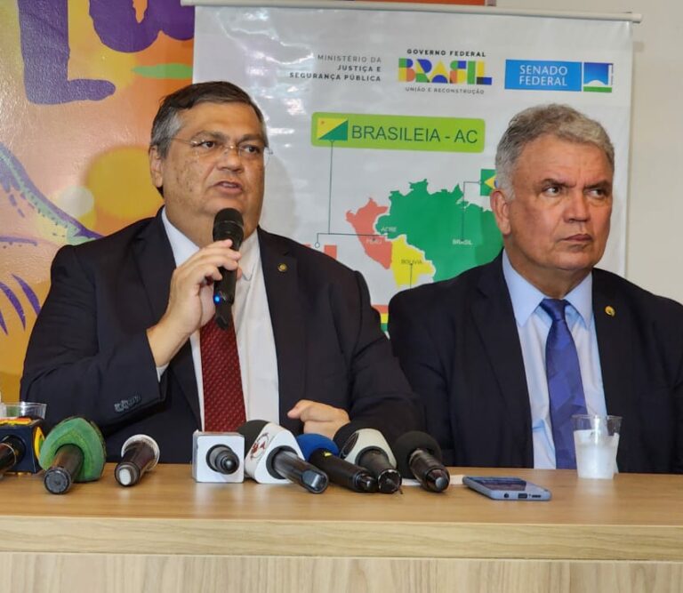 Em visita à fronteira, Flávio Dino diz que não há crise imigratória no Acre