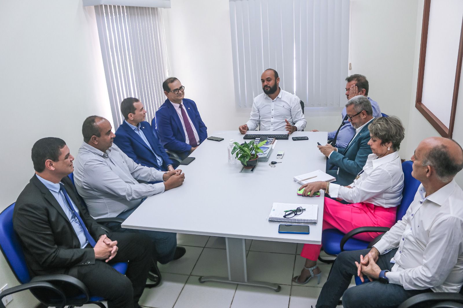 Buscando fortalecer relações, Fundhacre apresenta avanços na saúde à deputados estaduais