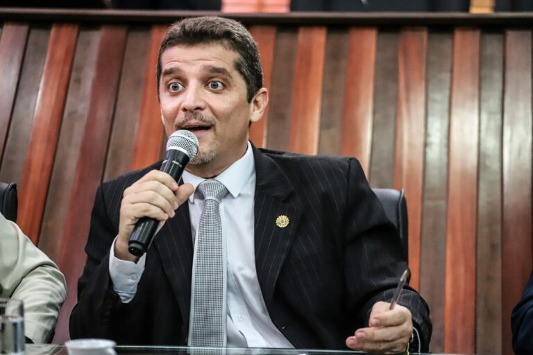 Após sabatina, deputados aprovam indicado de Gladson para Ageac; conheça