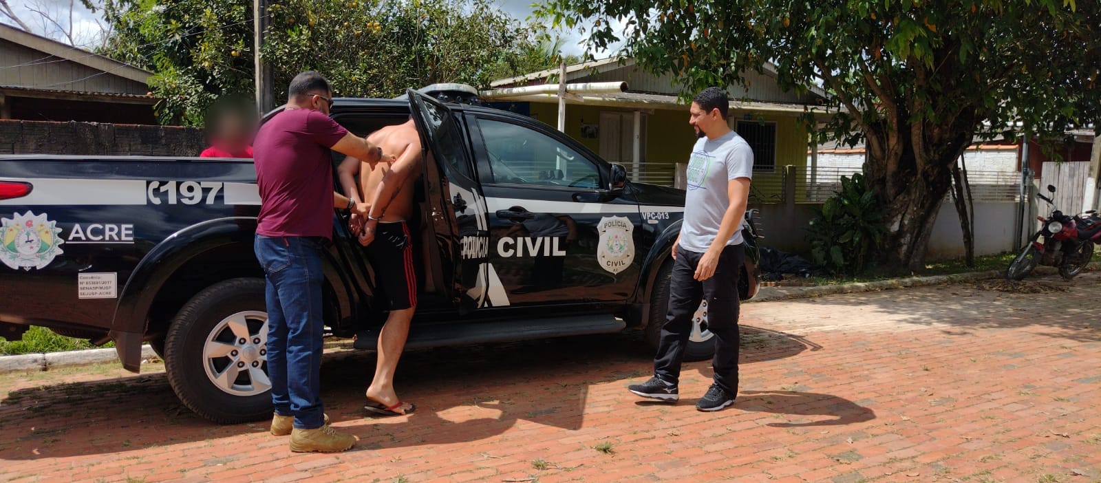 Dois homens foram presos suspeitos de atirar em policial no interior do Acre