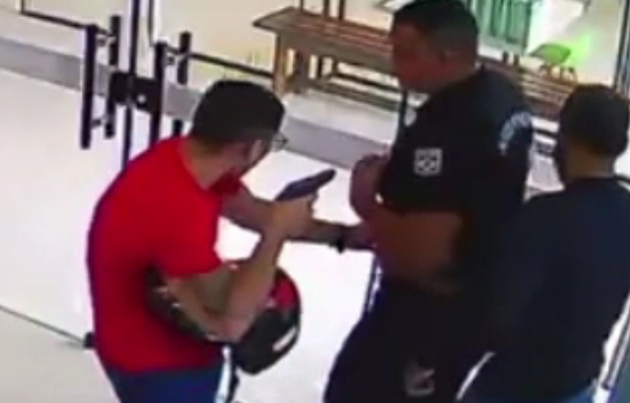 Loja de celulares é alvo de assalto em Cruzeiro do Sul; veja o vídeo