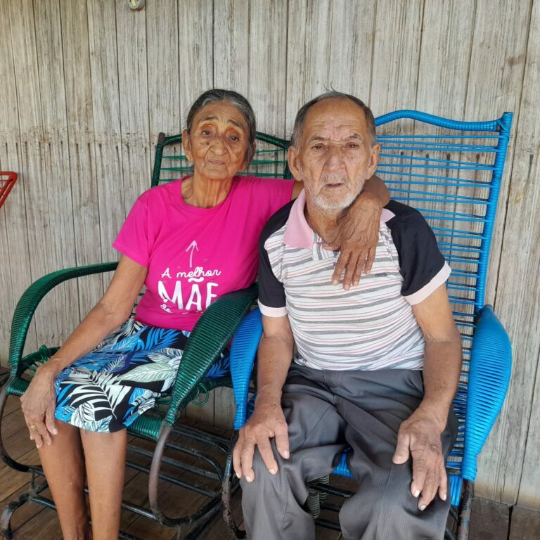 Com 12 filhos, idosos comemoram 63 anos de casados e explicam o que mantém o amor