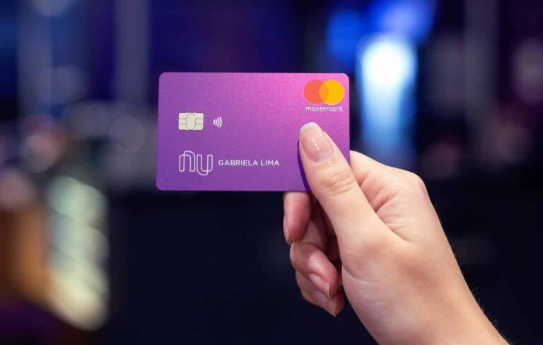 Golpistas invadem celular de mulher e roubam R$ 255 mil de conta do Nubank