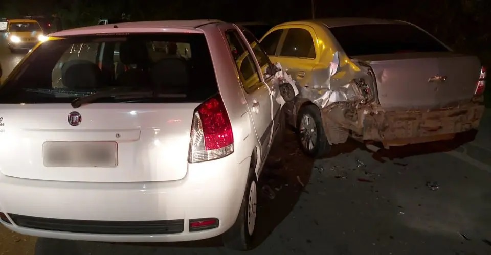 Vídeo: criança sem cinto fica ferida após avó alcoolizada bater carro