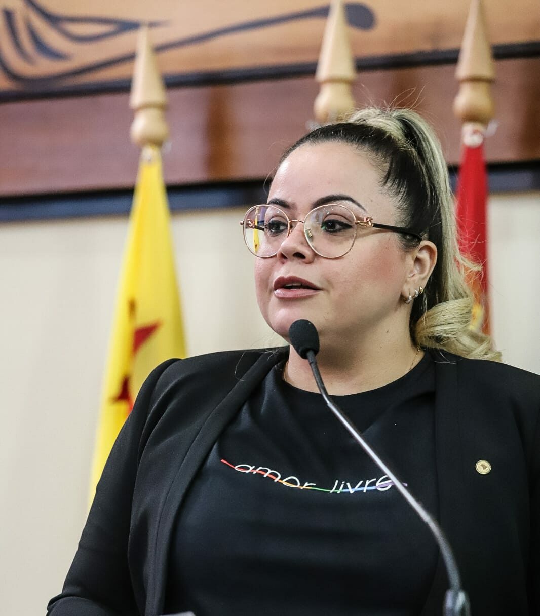 Única deputada LGBTQIA+ no Acre, Michelle celebra dia da diversidade na Aleac