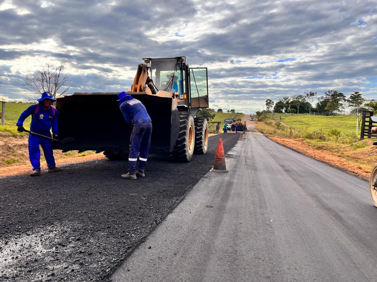 Com 19 máquinas, Deracre intensifica manutenção da Estrada Transacreana