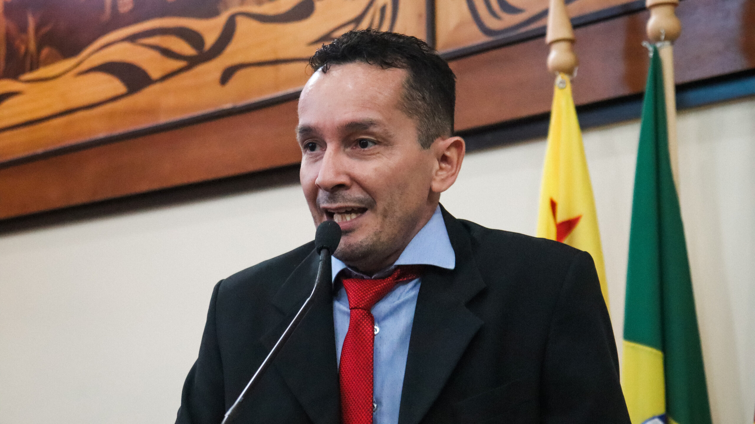 Adailton lidera esforços para garantir a segurança nas unidades de saúde do estado