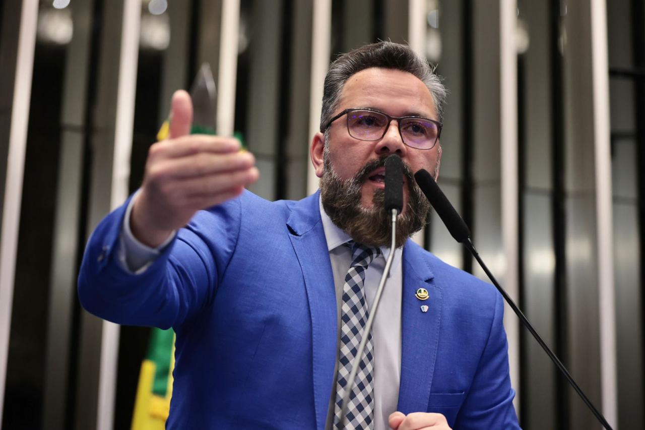 Alan Rick garante manutenção de profissionais formados no exterior no Mais Médicos