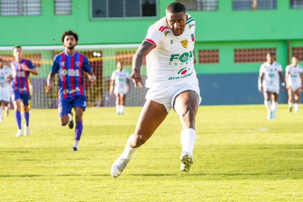 Com desfalque, elenco do Humaitá faz um único treino e embarca para Manaus