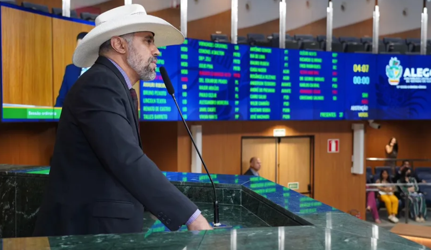 Deputado que disse ter ajudado golpistas pede para STF rejeitar ‘eventual pedido de prisão’